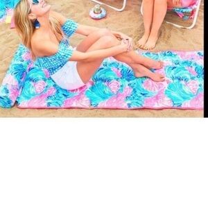 Lilly Pulitzer beach yoga mat Splash travel into summer roll up with pillow